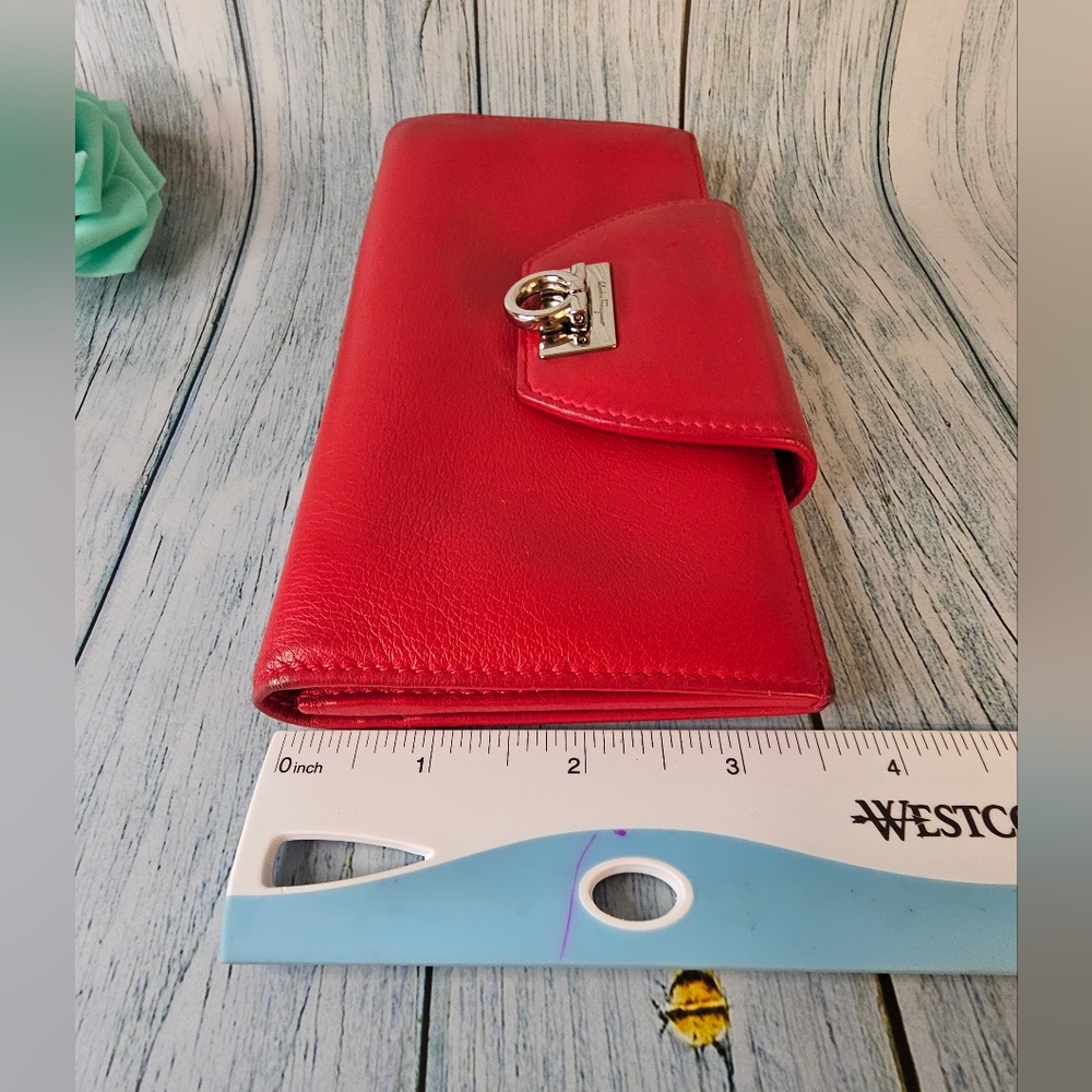 Salvatore Ferragamo Gancio Continental Leather Red Wallet GUC - Picture 11 of 15